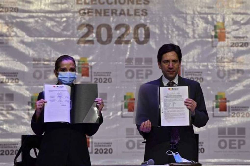 Sala Plena del TSE acepta renuncia de Salvador Romero y María Angélica Ruiz asume como presidenta interina Sala Plena del TSE acepta renuncia de Salvador Romero y María Angélica Ruiz asume como presidenta interina