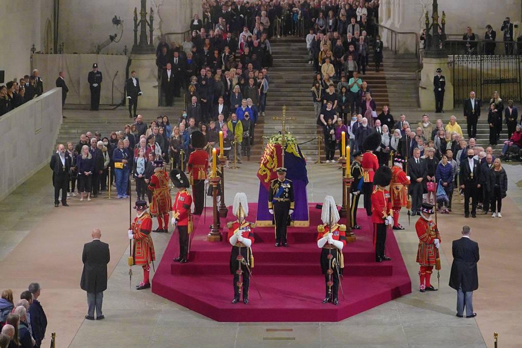 Los hijos de Isabel II durante la custodia del féretro $!Los hijos de Isabel II durante la custodia del féretro