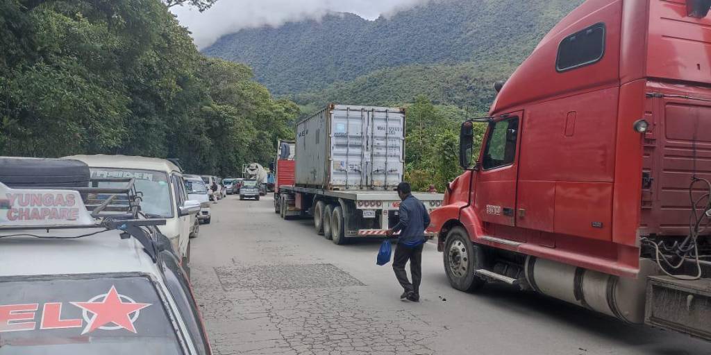 Anuncian para este viernes un bloqueo en la vía Cochabamba Santa Cruz