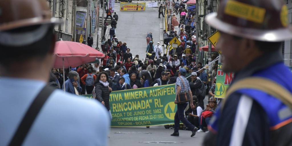 Liberan a siete mineros cooperativistas aprehendidos por daños a bienes