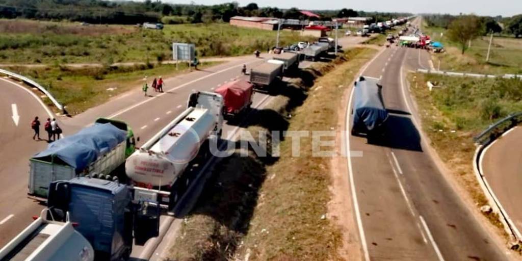 Bloqueo En Ruta Nueva Entre Santa Cruz Y Cochabamba No Se Levantar