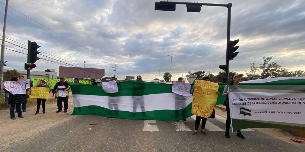 Santa Cruz Vecinos Instalaron Bloqueos En La Ruta Nueva Y Antigua A