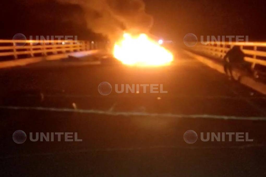 Puerto Paila: Vecinos cierran puente para evitar paso de marcha de interculturales $!Puerto Paila: Vecinos cierran puente para evitar paso de marcha de interculturales