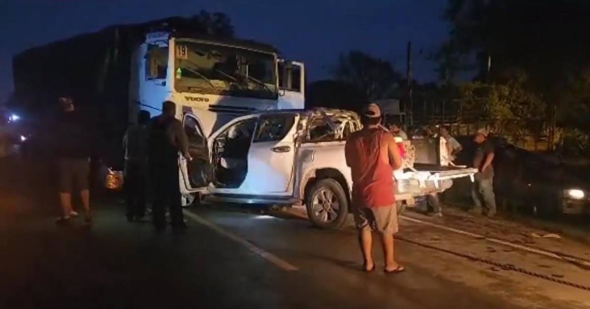 Cami N Choca De Frente Con Una Camioneta En Cuatro Ca Adas Y Deja Al