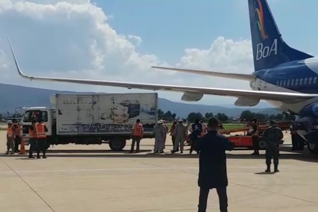 Cochabamba recibe las 3.300 vacunas Sputnik V Cochabamba recibe las 3.300 vacunas Sputnik V