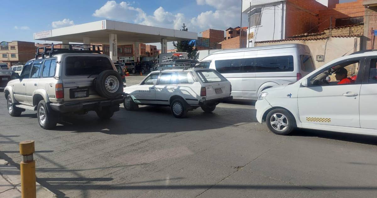 Por La Escasez De Combustible Contin An Las Filas En Los Surtidores De