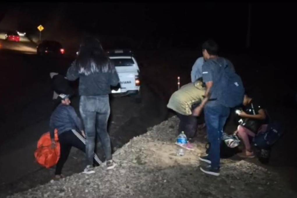 Camioneta Se Embarranca En La V A Santa Cruz Vallegrande Y Deja Cinco