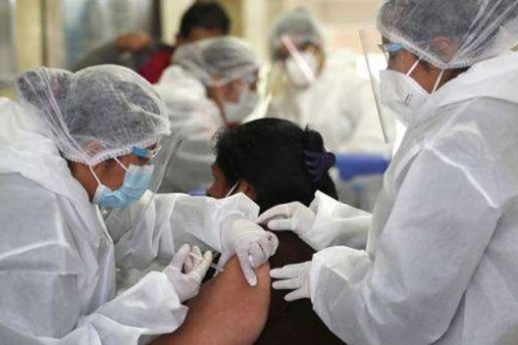 Covid-19: Detectan un síntoma característico en los vacunados Covid-19: Detectan un síntoma característico en los vacunados