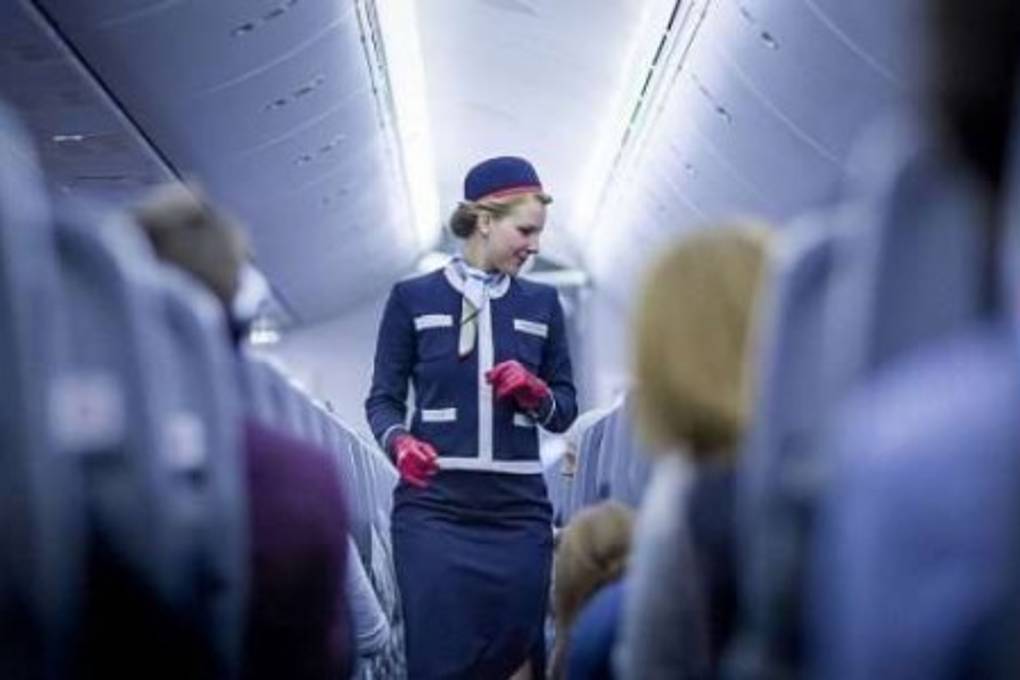 Nunca hay que pedir café o té en un avión, el consejo de una azafata que se hizo viral Nunca hay que pedir café o té en un avión, el consejo de una azafata que se hizo viral