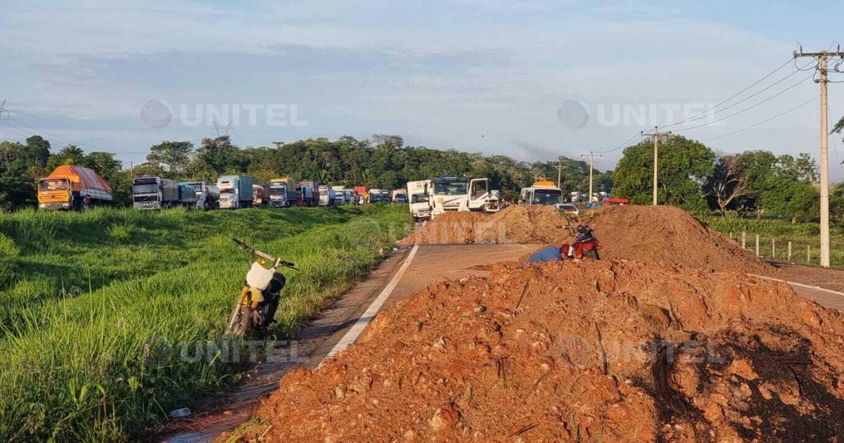 No Hay Paso En La Ruta Nueva Santa Cruz Cochabamba Por Bloqueo En San