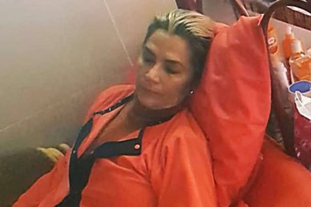 Jeanine tiene una infección urinaria severa; médico recomienda su trasladado a un centro de salud Jeanine tiene una infección urinaria severa; médico recomienda su trasladado a un centro de salud