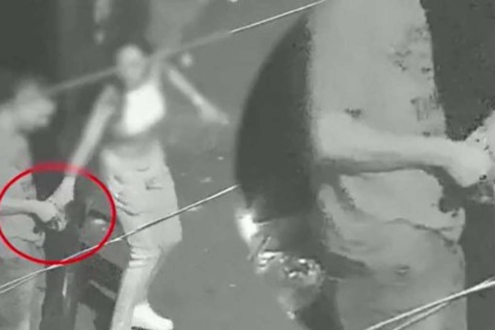 Video: Por tratar de impresionar a una mujer terminó detenido por la Policía Video: Por tratar de impresionar a una mujer terminó detenido por la Policía