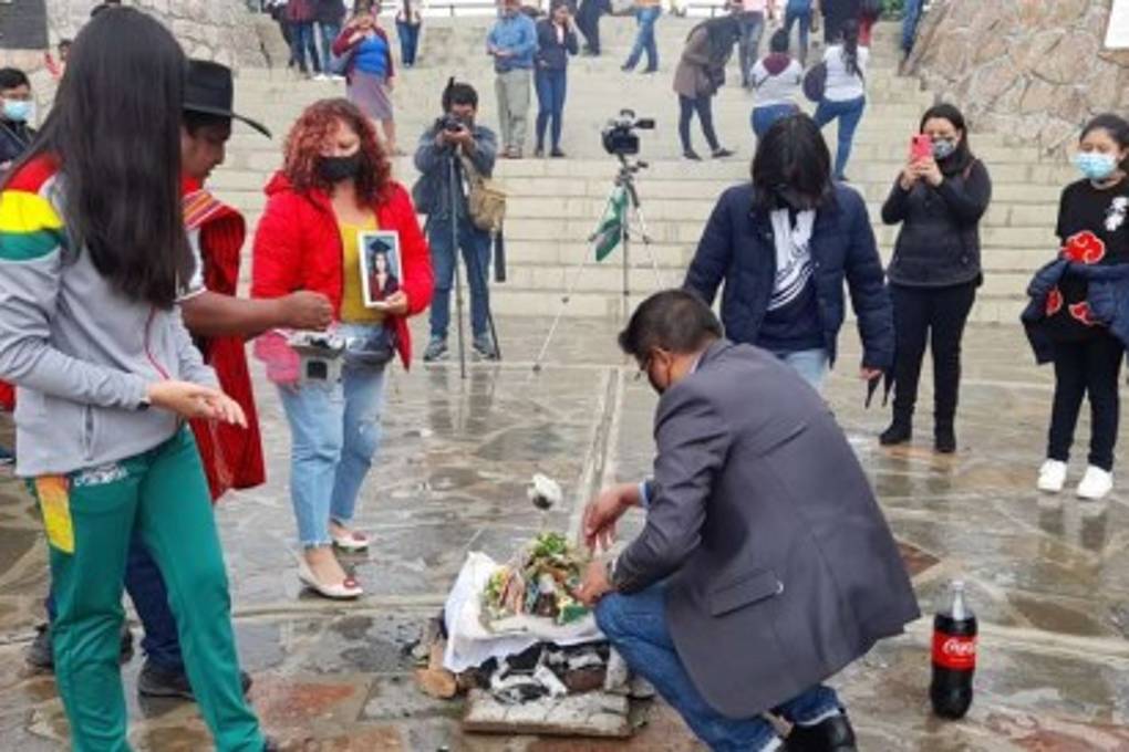 Ritual de la K'oa: Para agradecer y pedir a la Pachamama Ritual de la K'oa: Para agradecer y pedir a la Pachamama