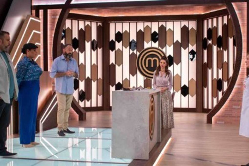 Dany señala que Fabricio no rectificó el sabor de su plato y el jurado le hace una observación Dany señala que Fabricio no rectificó el sabor de su plato y el jurado le hace una observación