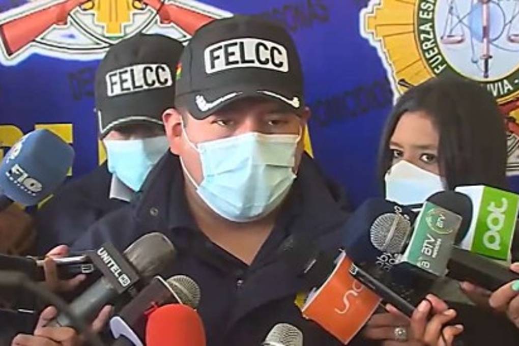 Menor desaparecida en El Alto esperaba a un hombre que conoció en internet para irse a México Menor desaparecida en El Alto esperaba a un hombre que conoció en internet para irse a México