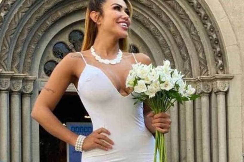 Modelo que se casó con ella misma se pide el divorcio Modelo que se casó con ella misma se pide el divorcio