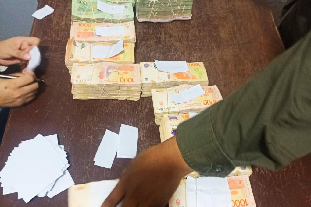 Parte del dinero argentino incautado a una mujer en Tarija