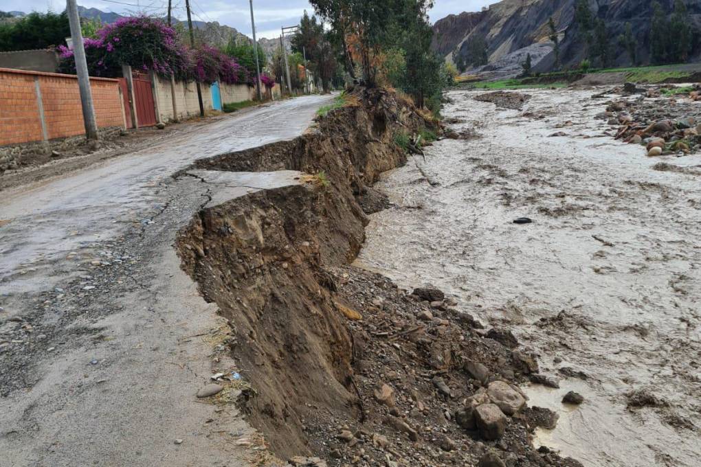 Vecinos de Lipari alertan el derrumbe de caminos 