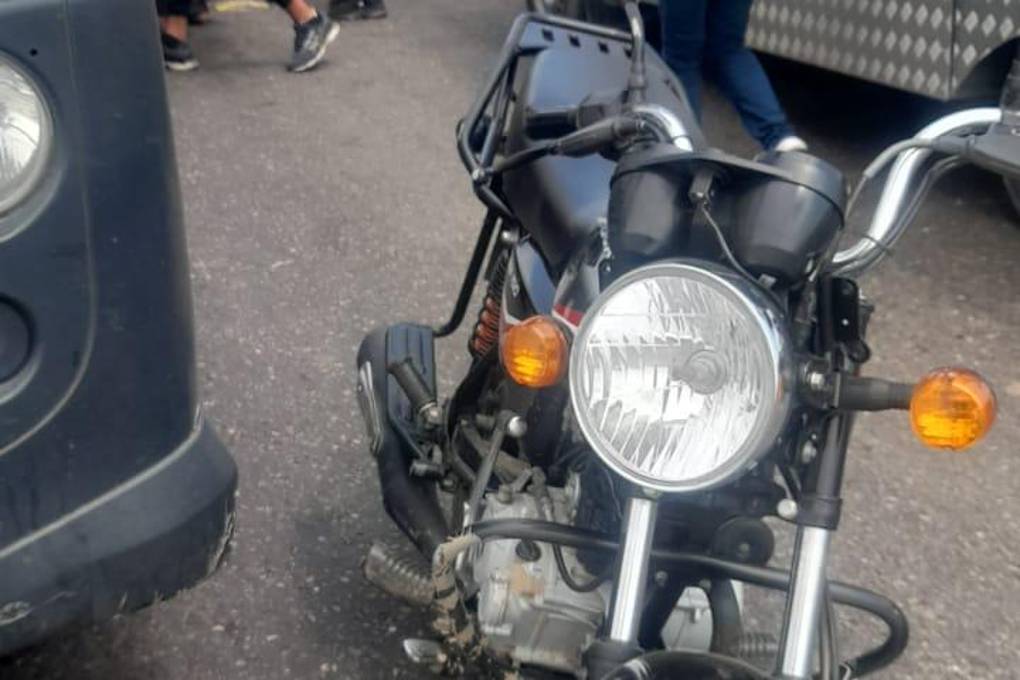 La joven iba a bordo de una moto