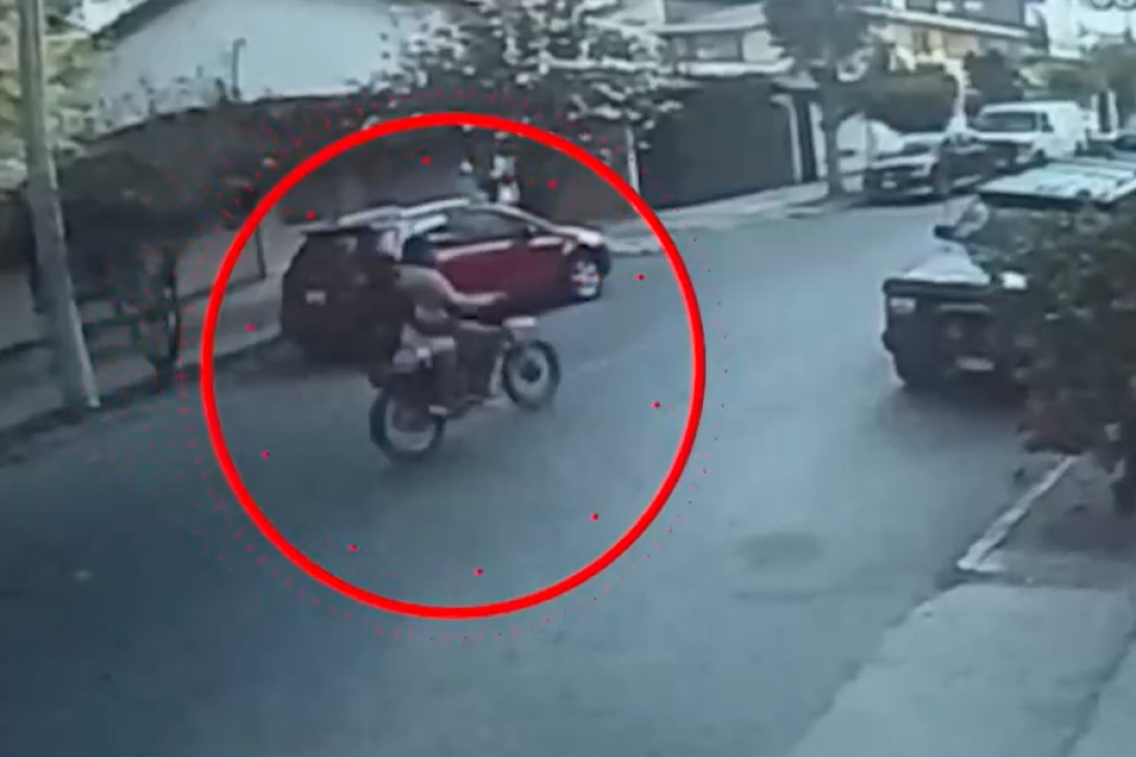 Los sujetos huyeron en una motocicleta