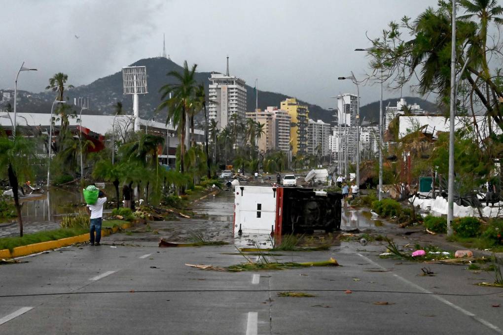 Vista de los daños causados tras el paso del huracán Otis en Acapulco.