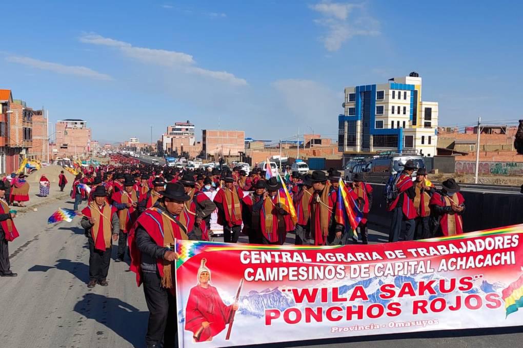 Ponchos Rojos de Omasuyos de La Paz