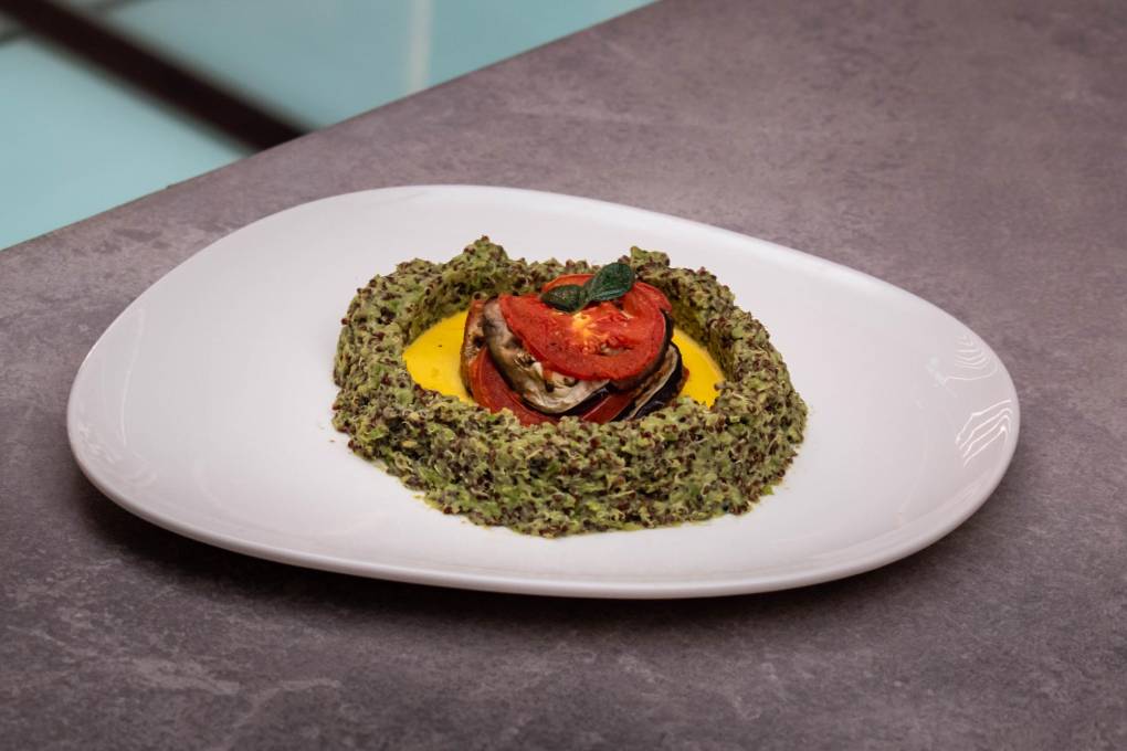 Sergio decoró su ratatouille con un volcán en el centro