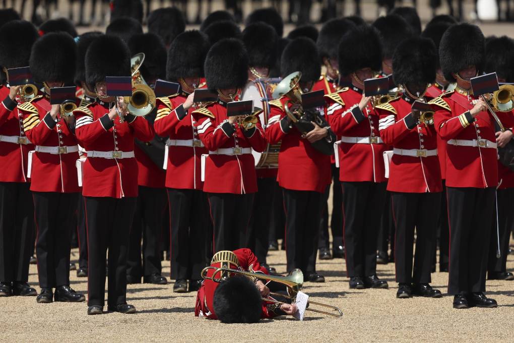 Un trombonista se desmayó durante la presentación de la banda.