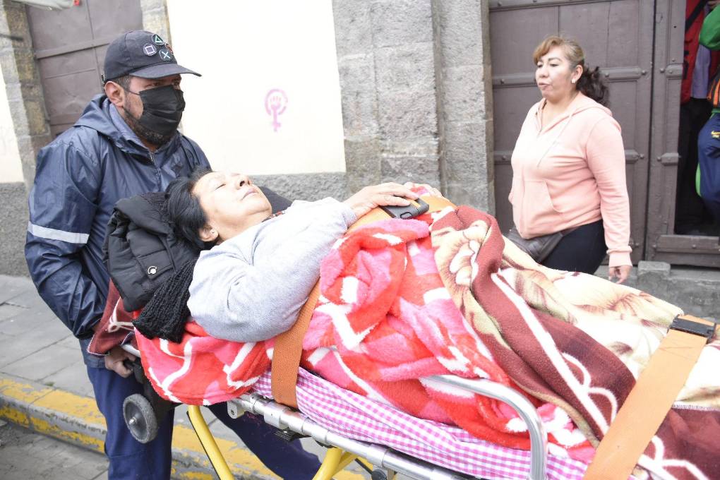 Onceavo día de la huelga del magisterio urbano nacional, la profesora Celia Suárez (proveniente de Uncía, Potosí), abandona la medida de presión