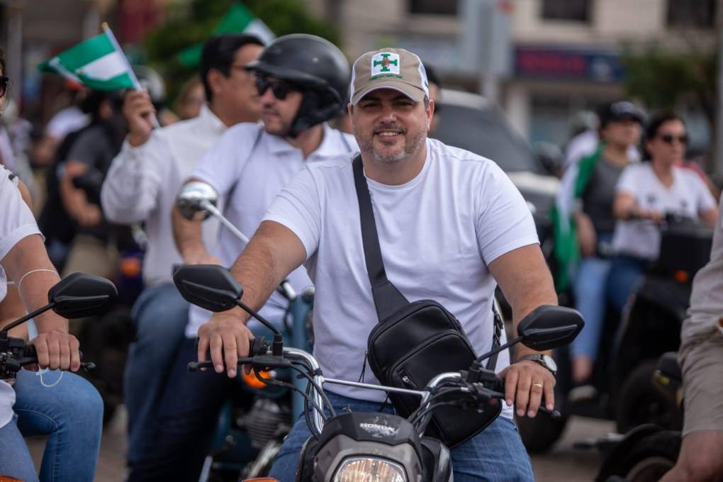 Fernando Larach, vicepresidente cívico