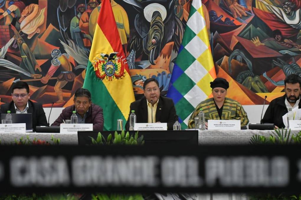 En el encuentro también participó el presidente Luis Arce Catacora (centro)