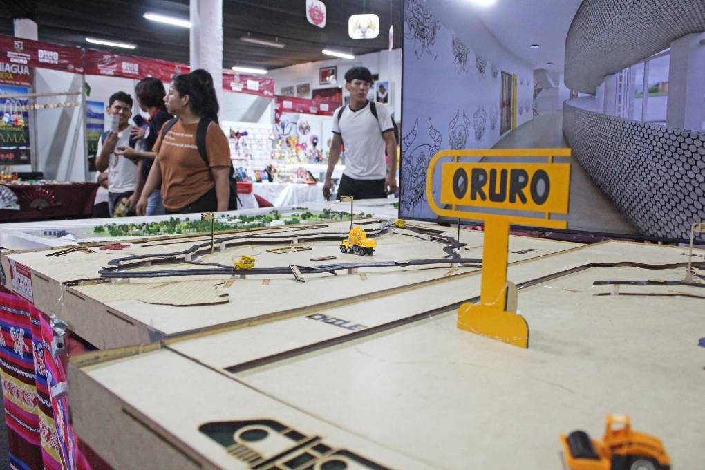 Los circuitos turísticos también están en el pabellón