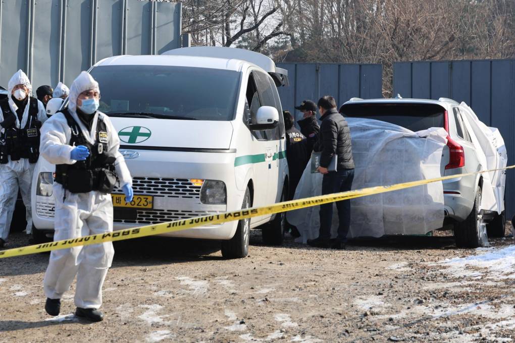 Lee fue hallado dentro de un vehículo en un parque en el distrito Seongbuk de Seúl