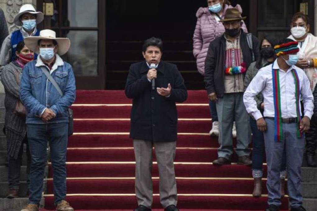 Baja a 69% la desaprobación de la gestión del presidente de Perú