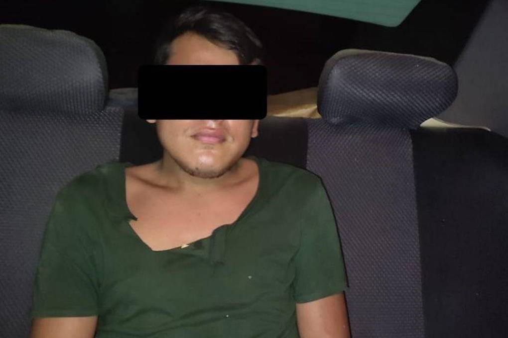 La fotografía que publicó la Policía del joven ya en manos de la Policía.