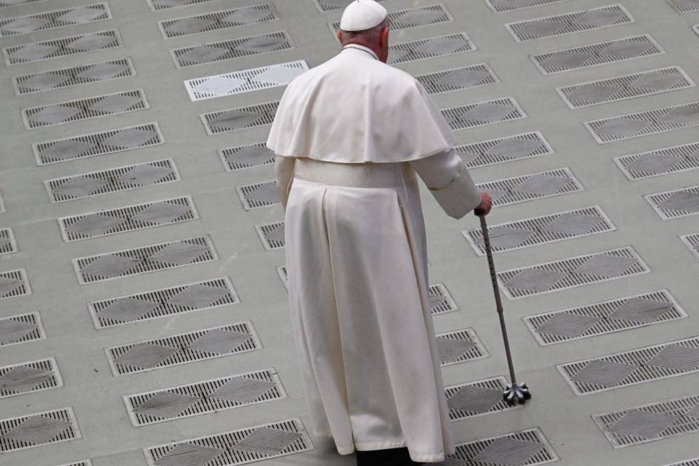 El vaticano informó que la salud del papa mejora