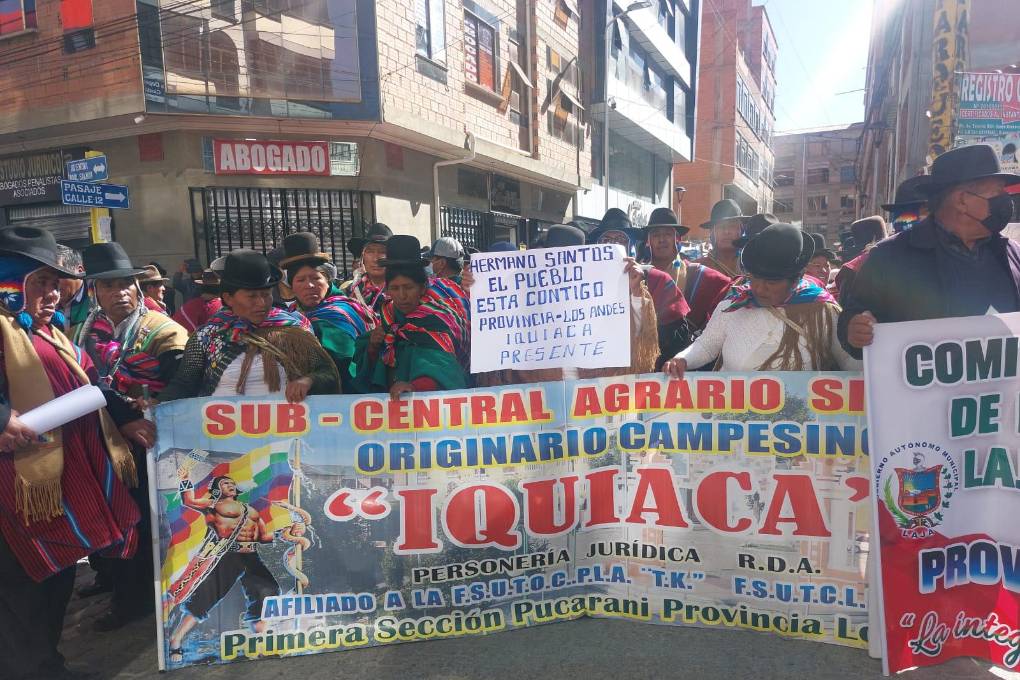 Sectores sociales se presentaron en la Fiscalía para apoyar a Santos Quispe 