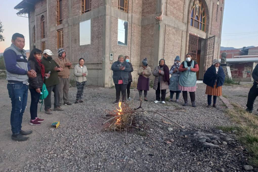 Vecinos mantienen vigilia