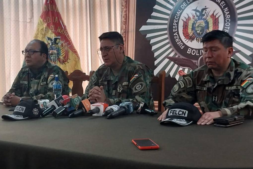 Los jefes policiales de la Felcn en conferencia de prensa sobre el caso Desaguadero