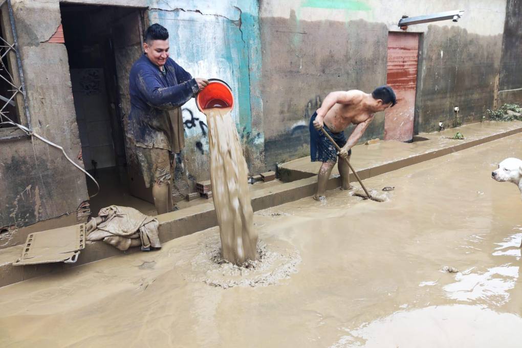 Pobladores de Guanay afectados por las inundaciones
