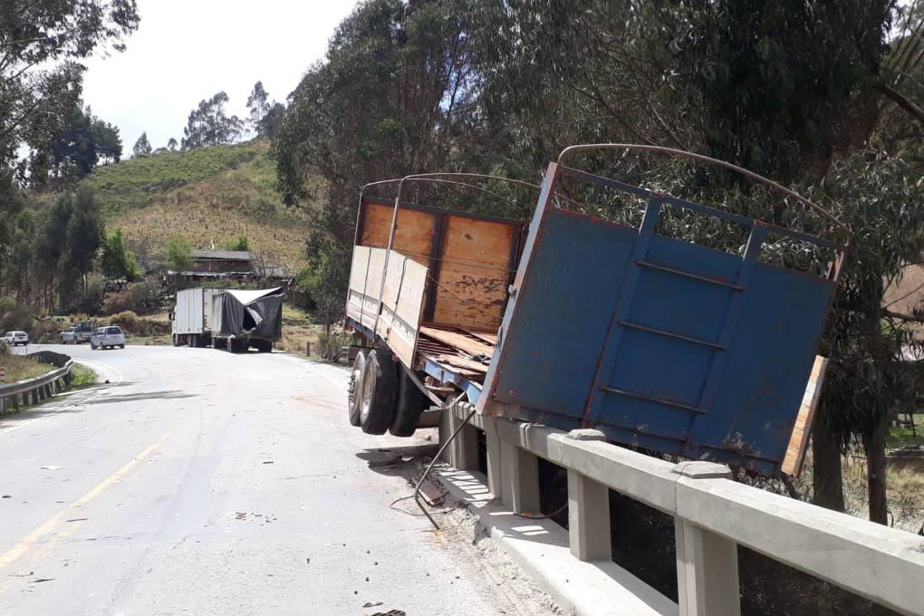 $!Accidente en el kilómetro 47 de la carretera entre Cochabamba y Santa Cruz