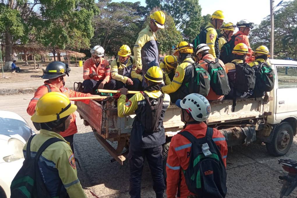 Bomberos venezolanos se sumaron a los trabajos de sofocación