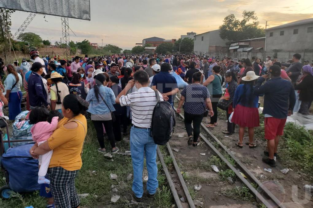 Los vendedores se asientan este miércoles