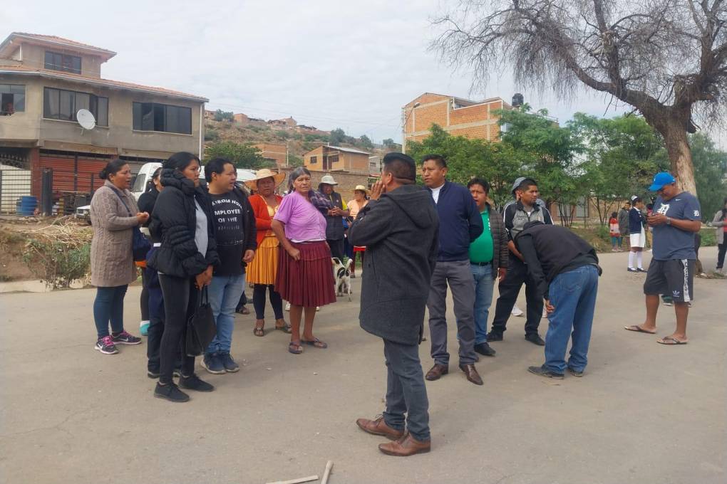 Protesta vecinos en la parada del micro H