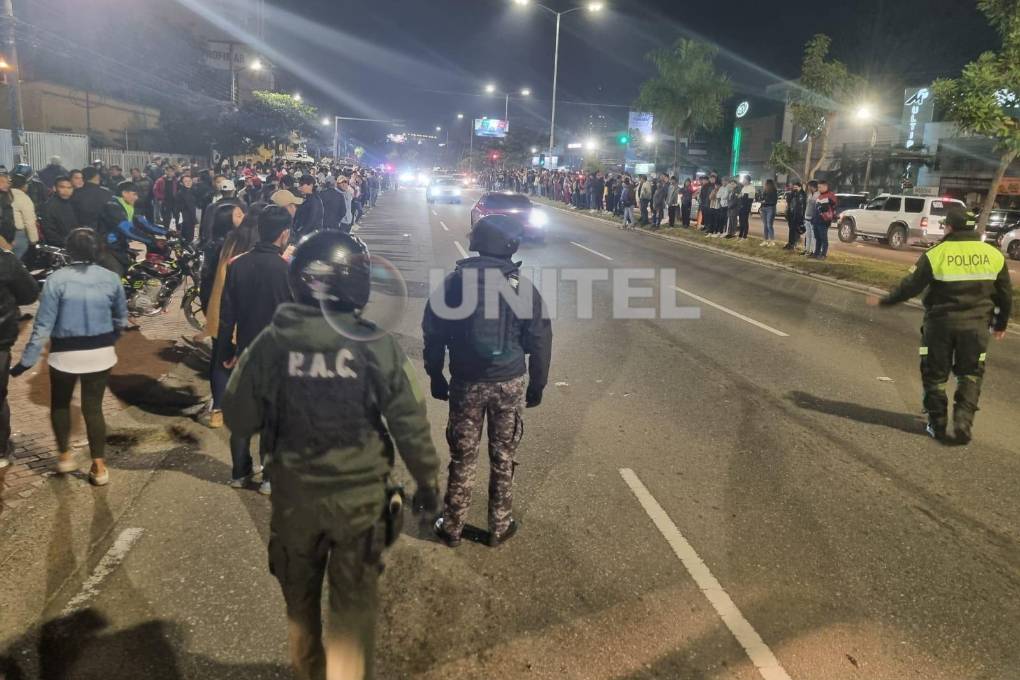 Personal policial llegó para dispersar la concentración