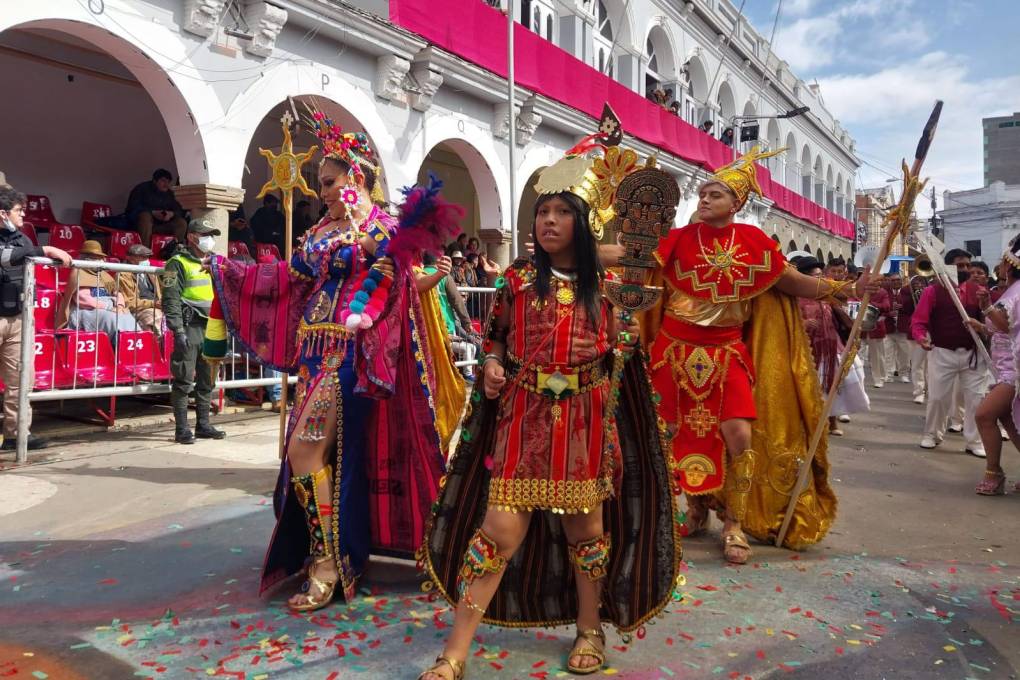 El carnaval de Oruro ya deja cientos de postales