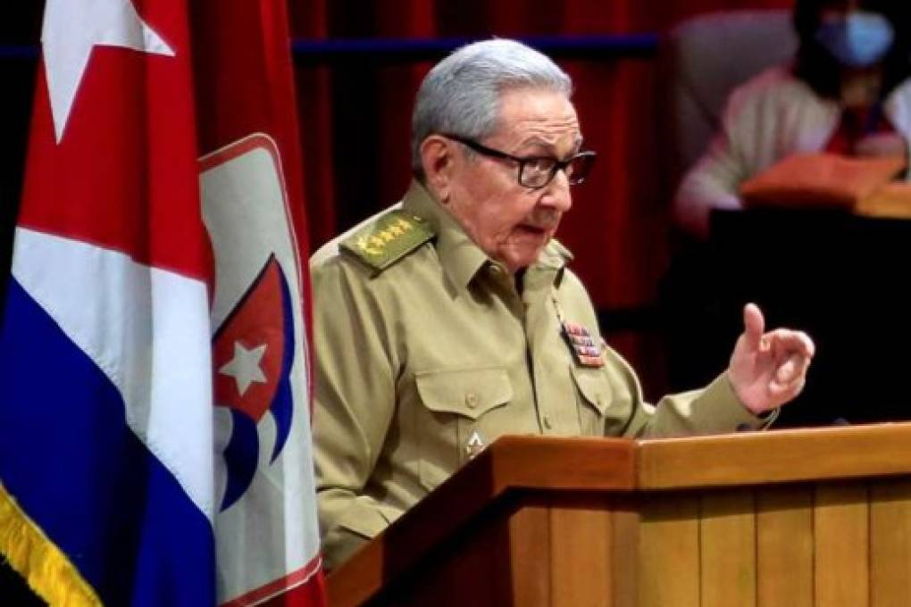 Raúl Castro se despide del Partido Comunista y propone diálogo respetuoso con EEUU
