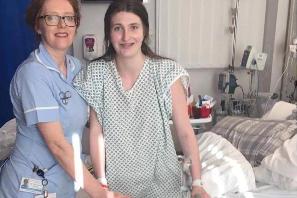 Bethany Eason después de su cirugía