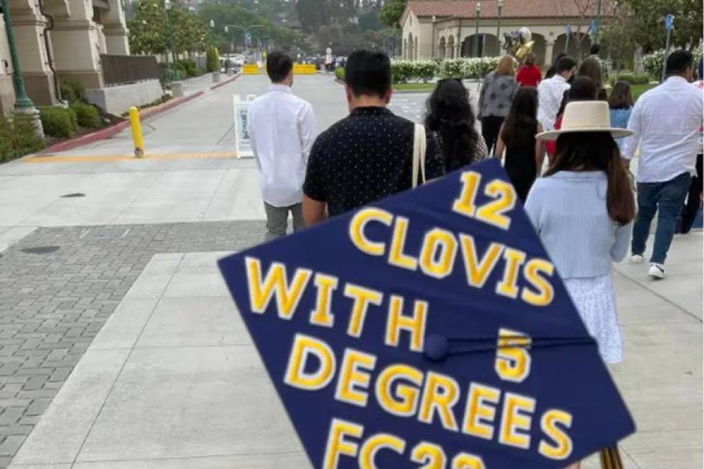Clovis expresa orgulloso que culminó la universidad