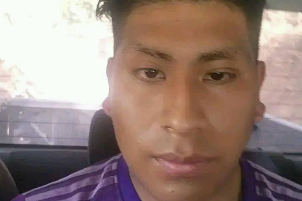 El hombre vestía una polera cuando fue aprehendido.